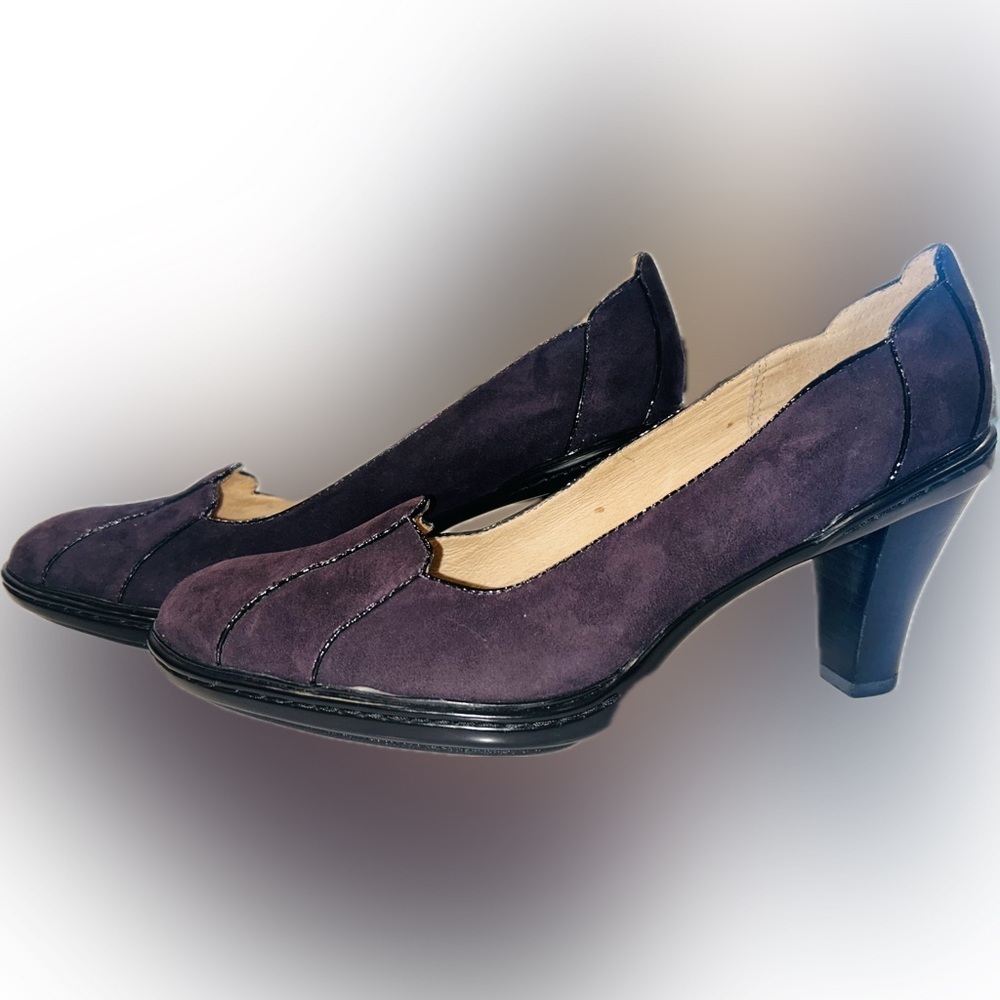 NWOB Sofft SZ 9.5M eggplant suede leather upper pumps w/black trim, 3” heels
